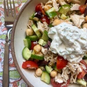 High-protein salad bowl with chicken, chickpeas, vegetables, and creamy topping